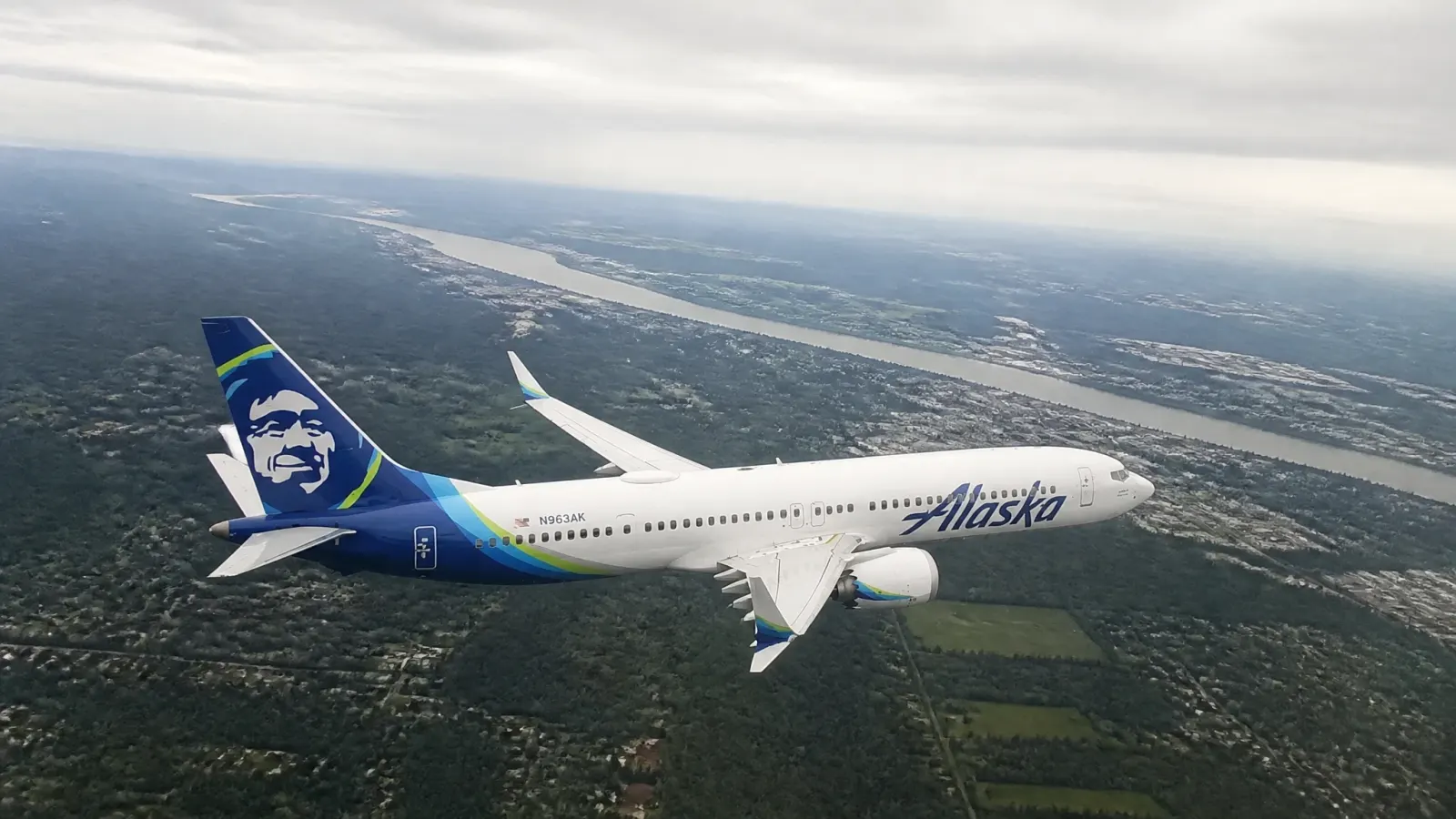 Alaska Airlines Passenger Lawsuit: Flight 700 Turbulence Negligence Case Explained